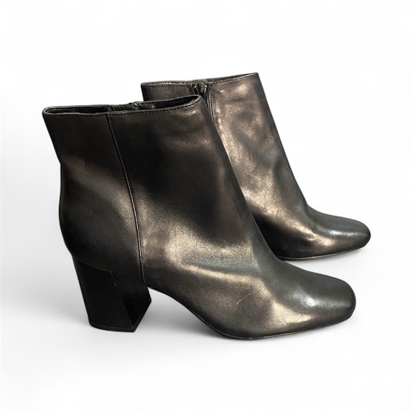 Bella Vita Shoes - NWT Bella-Vita Wilma Square Toe Ankle Bootie